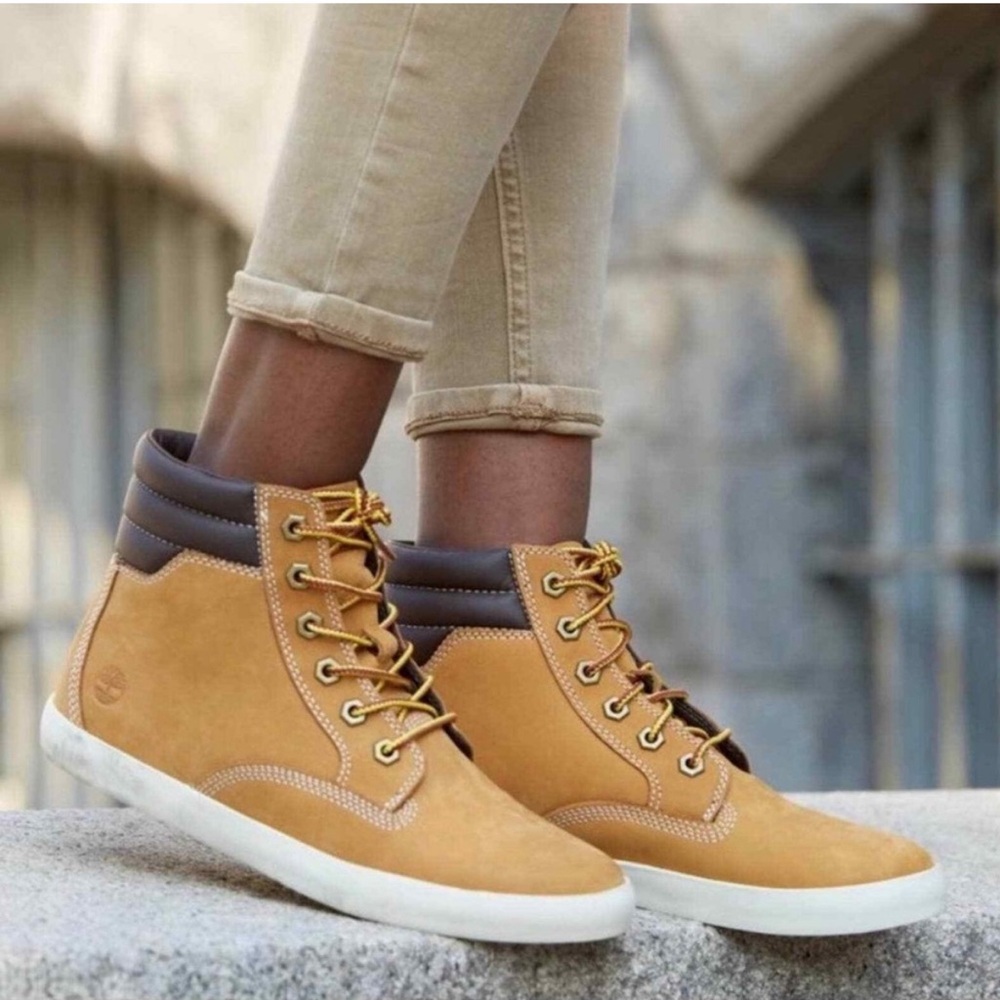 Timberland Dausette Sneaker Boot Women’s Size 9